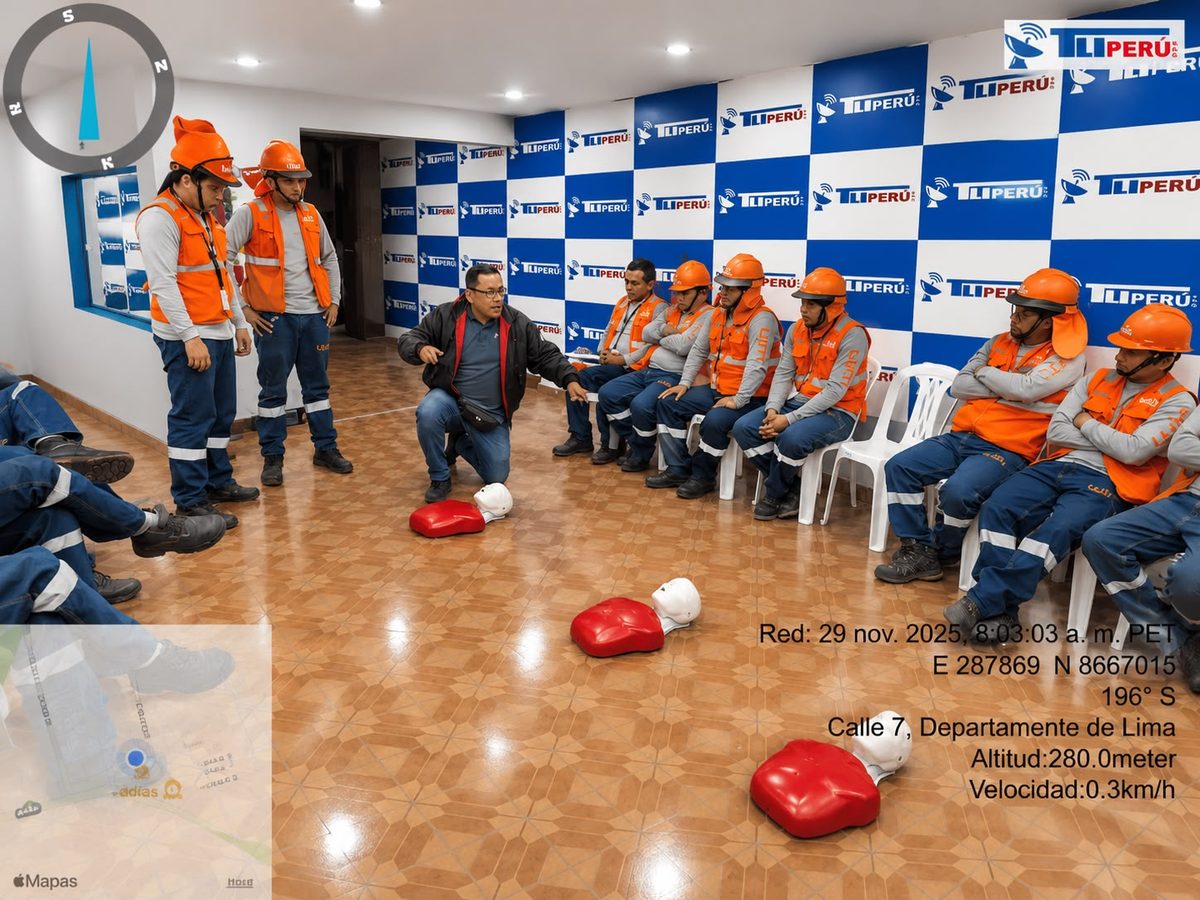 Técnicos de TLI Perú en capacitación